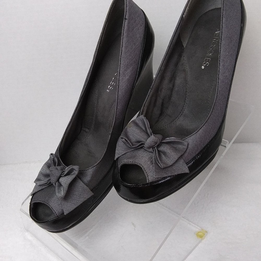 Aerosole peep toe wedges